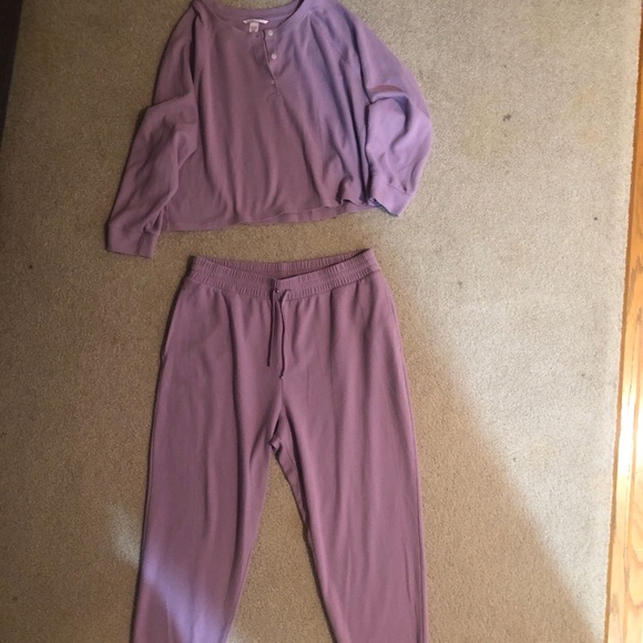 Victoria's Secret Lavender Lounge Set with pockets - Picture 4 of 9